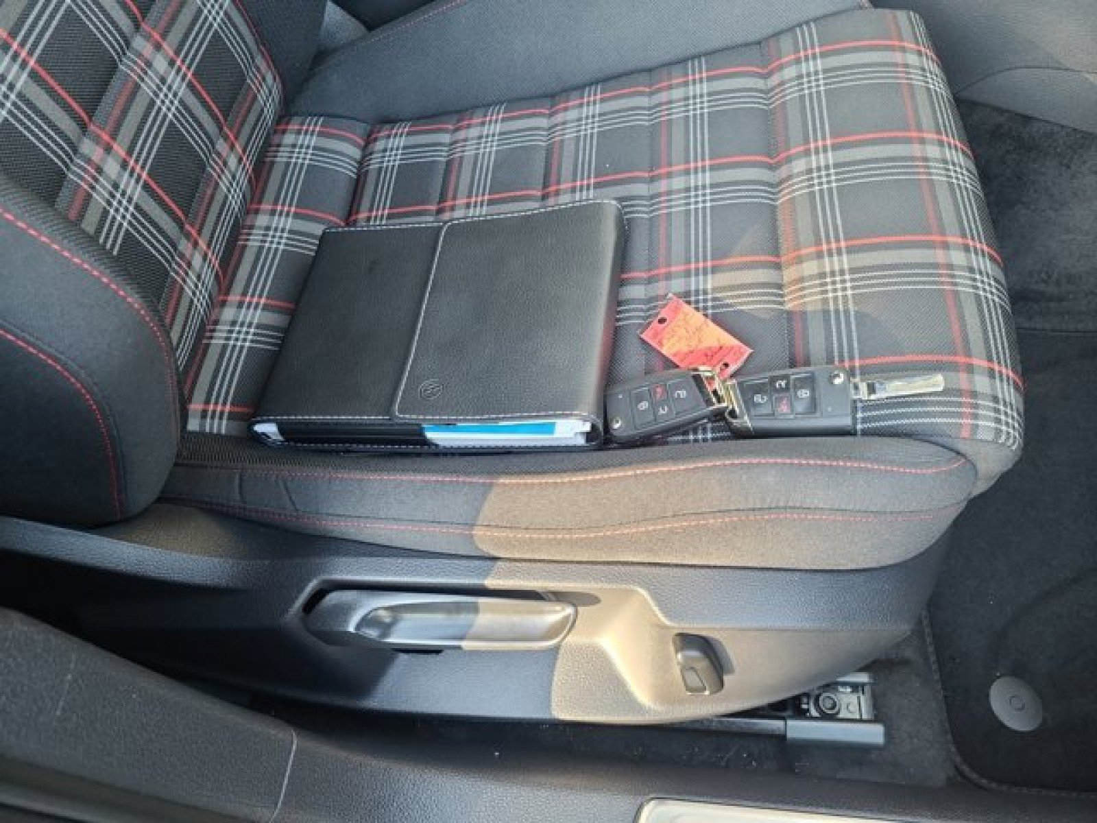 Used 2019 Volkswagen Golf S image 22