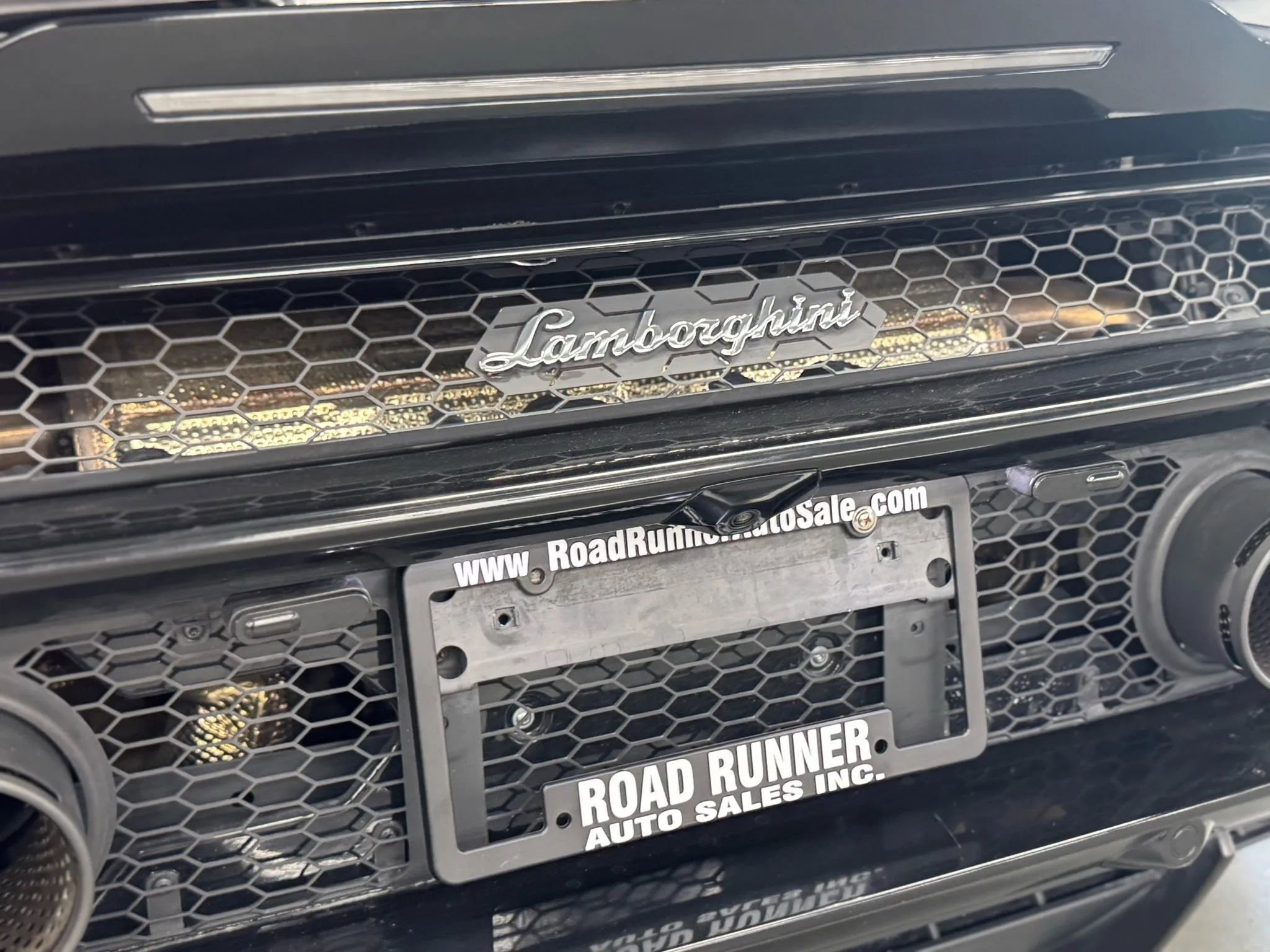 Used 2020 Lamborghini Huracan EVO image 17