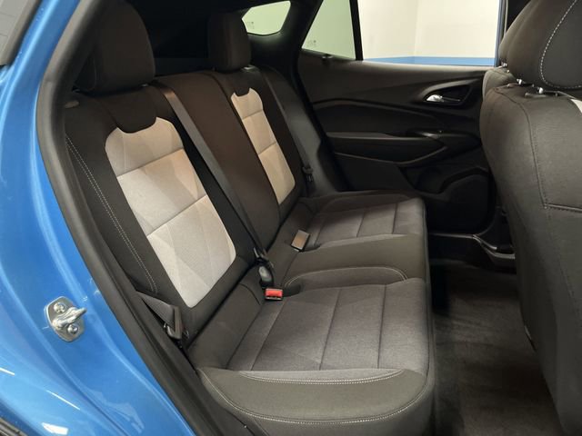 Used 2025 Chevrolet Trax RS w/ Sunroof Package image 29