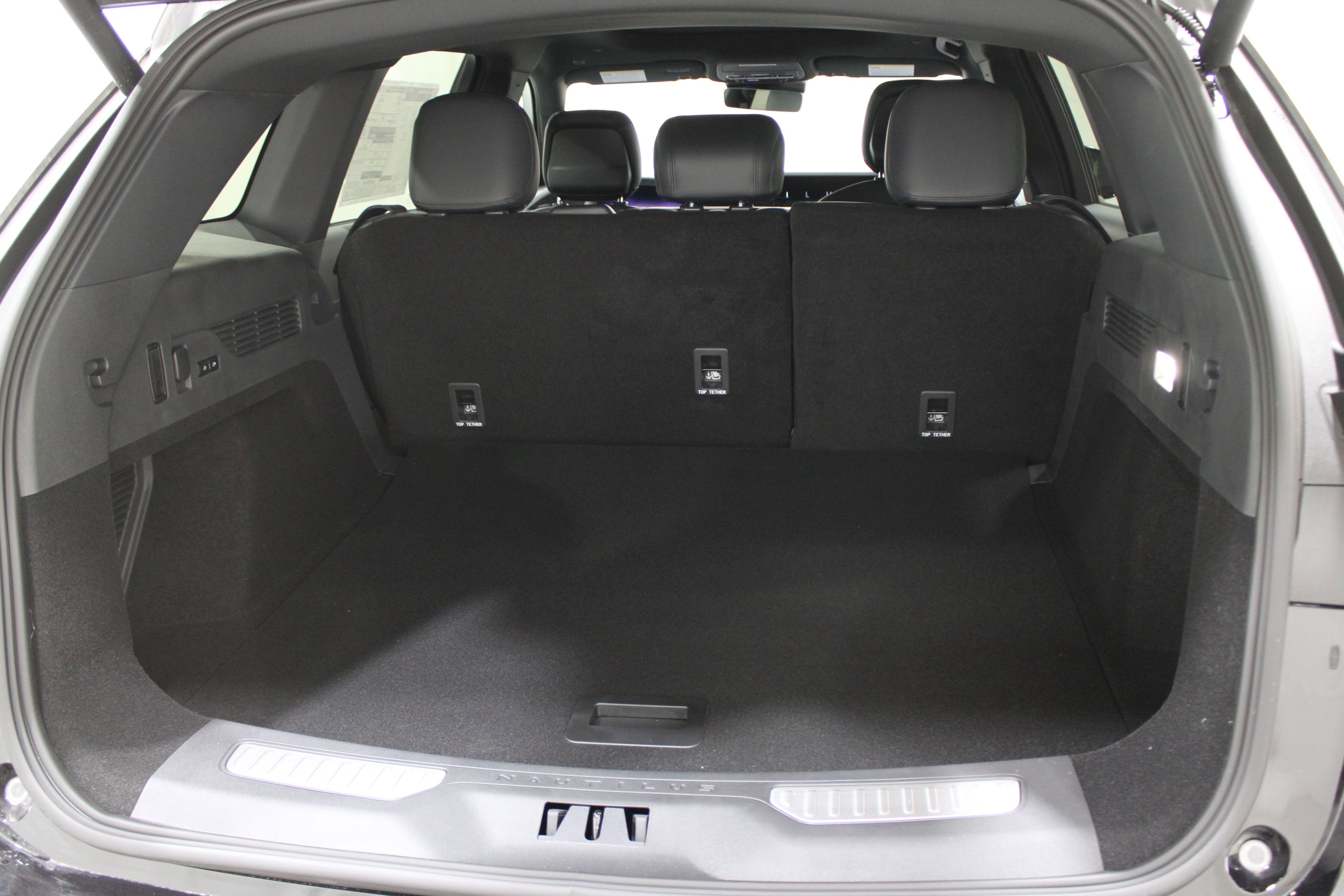 Used 2025 Lincoln Nautilus Reserve w/ Jet Appearance Package AWD/4WD image 19
