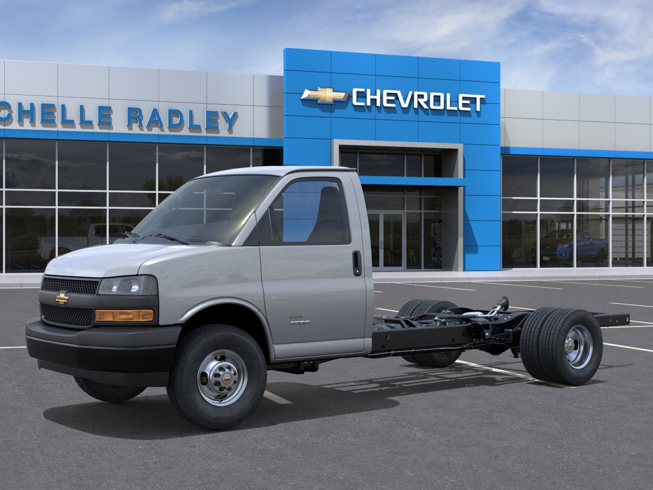 New 2026 Chevrolet Express 4500 RWD image 2