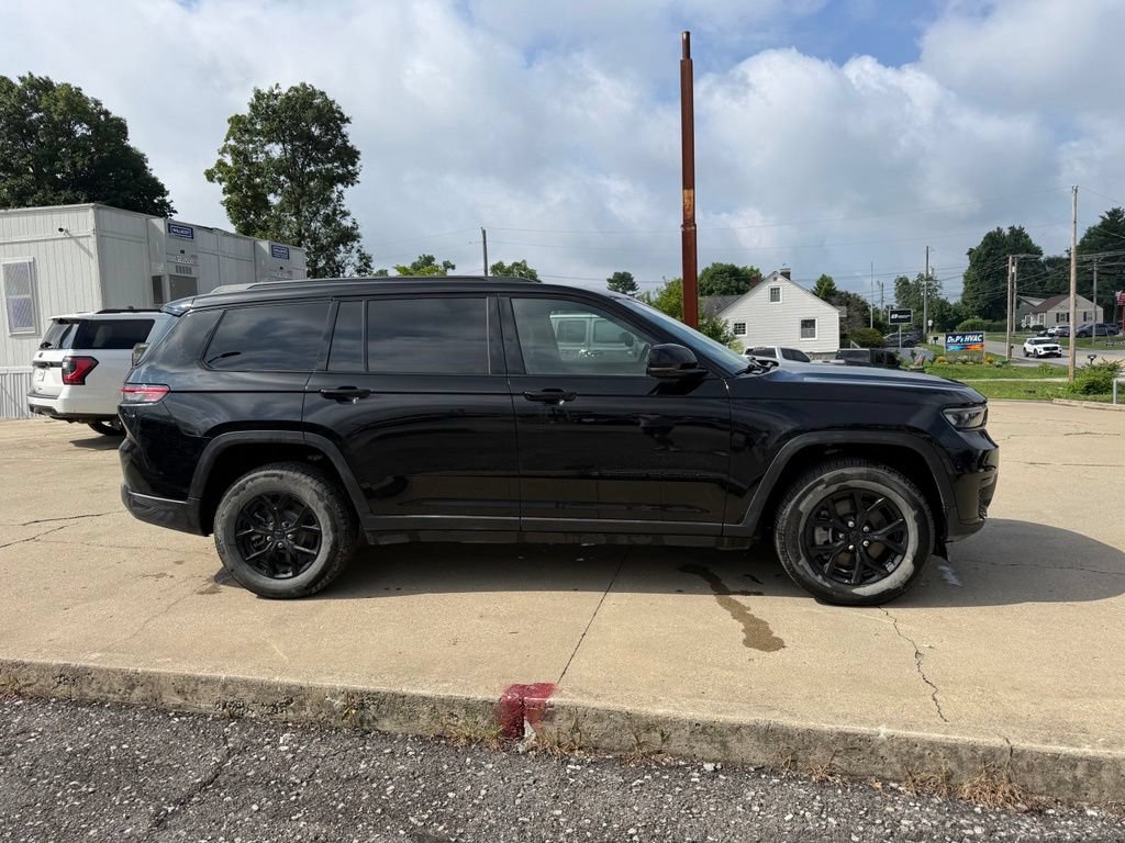 Used 2025 Jeep Grand Cherokee L Altitude AWD/4WD image 5