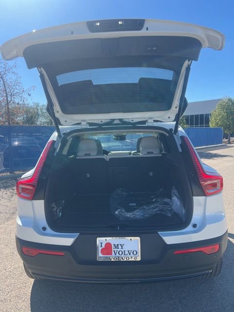 New 2026 Volvo XC40 B5 Plus w/ Protection Package Premier AWD/4WD image 23