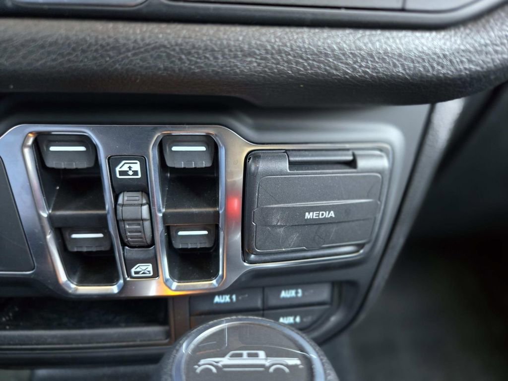 Certified 2025 Jeep Gladiator Sport image 31