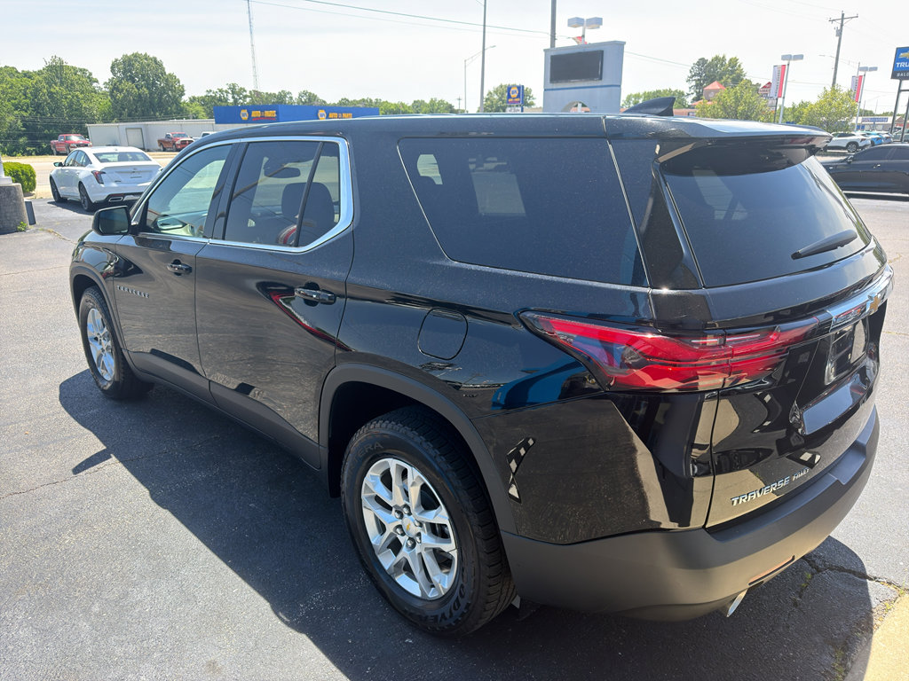 Used 2022 Chevrolet Traverse LS AWD/4WD image 7