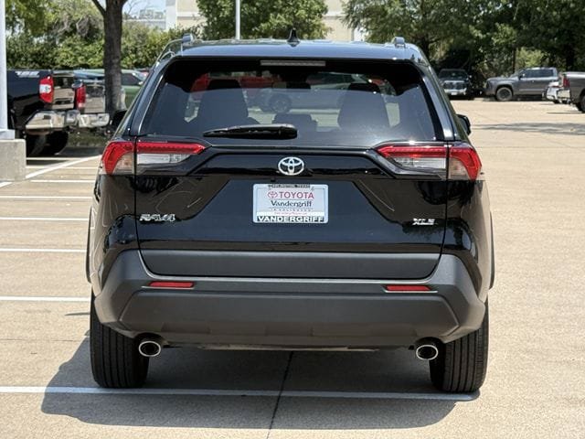 Certified 2025 Toyota RAV4 XLE FWD image 5