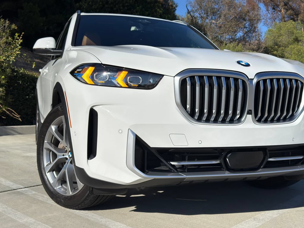 Used 2024 BMW X5 xDrive40i w/ Premium Package AWD/4WD image 6