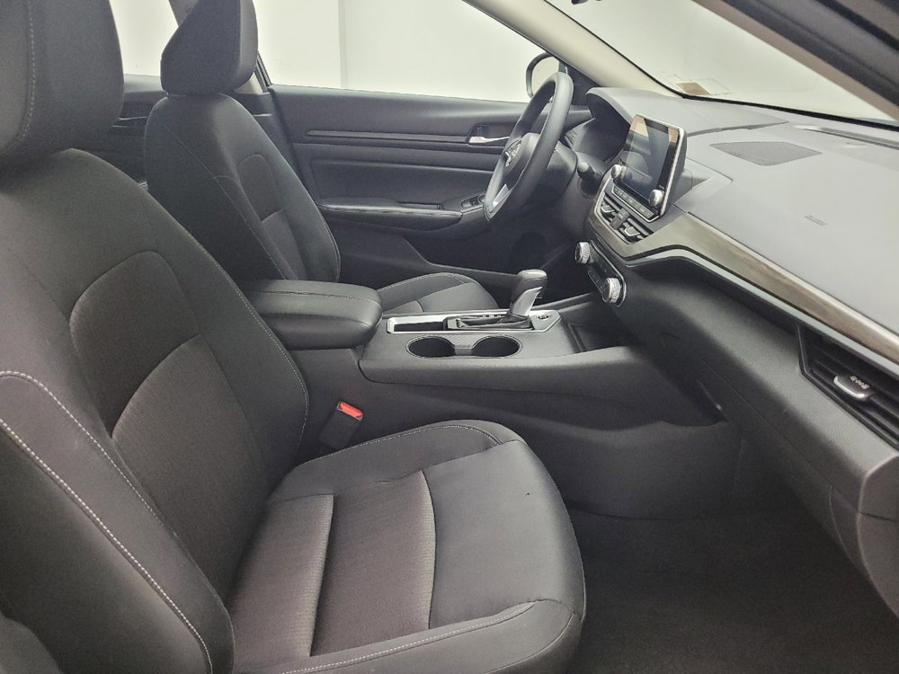 Used 2025 Nissan Altima 2.5 SV FWD image 21