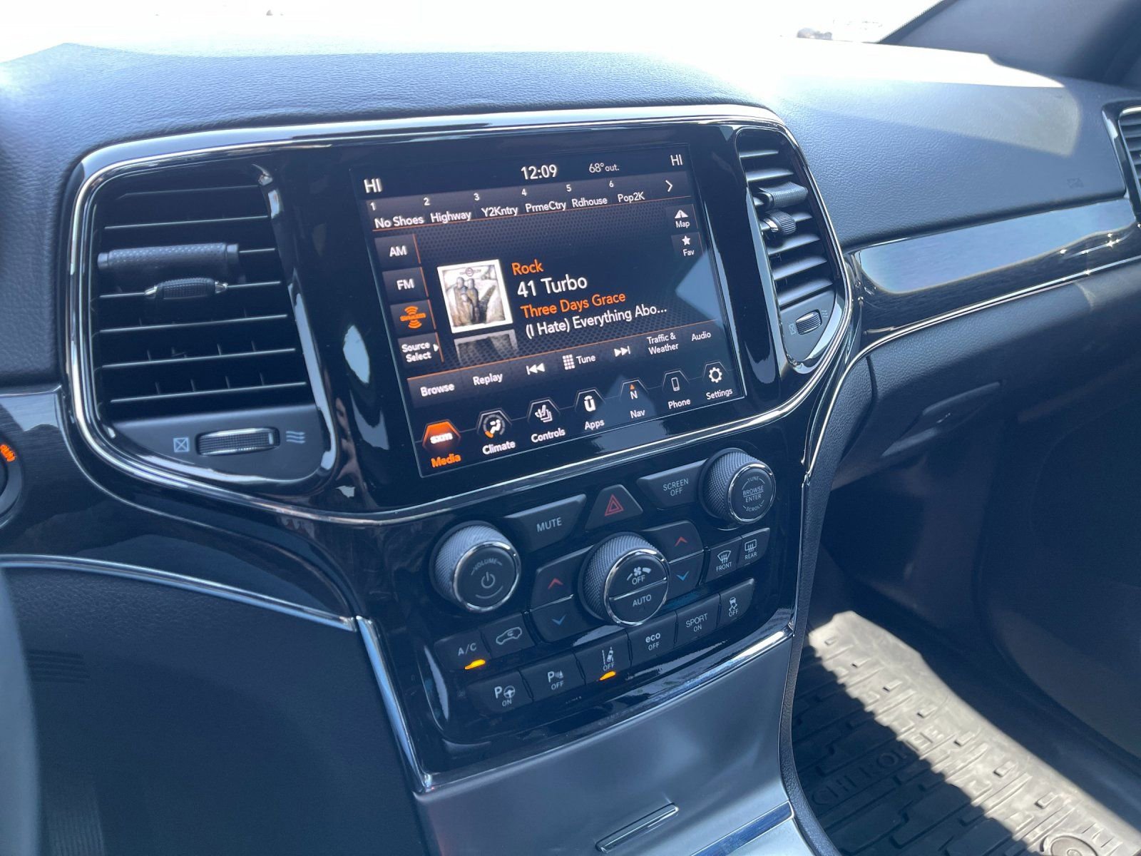 Used 2019 Jeep Grand Cherokee Trailhawk w/ Trailhawk Luxury Group image 21