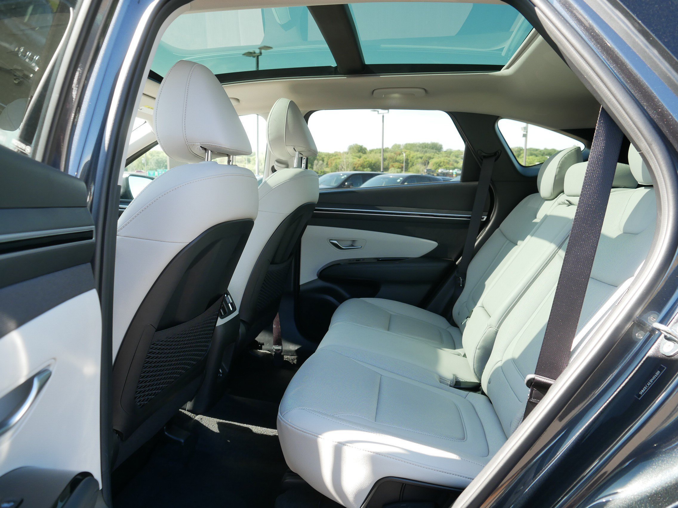 Used 2023 Hyundai Tucson Limited AWD/4WD image 16
