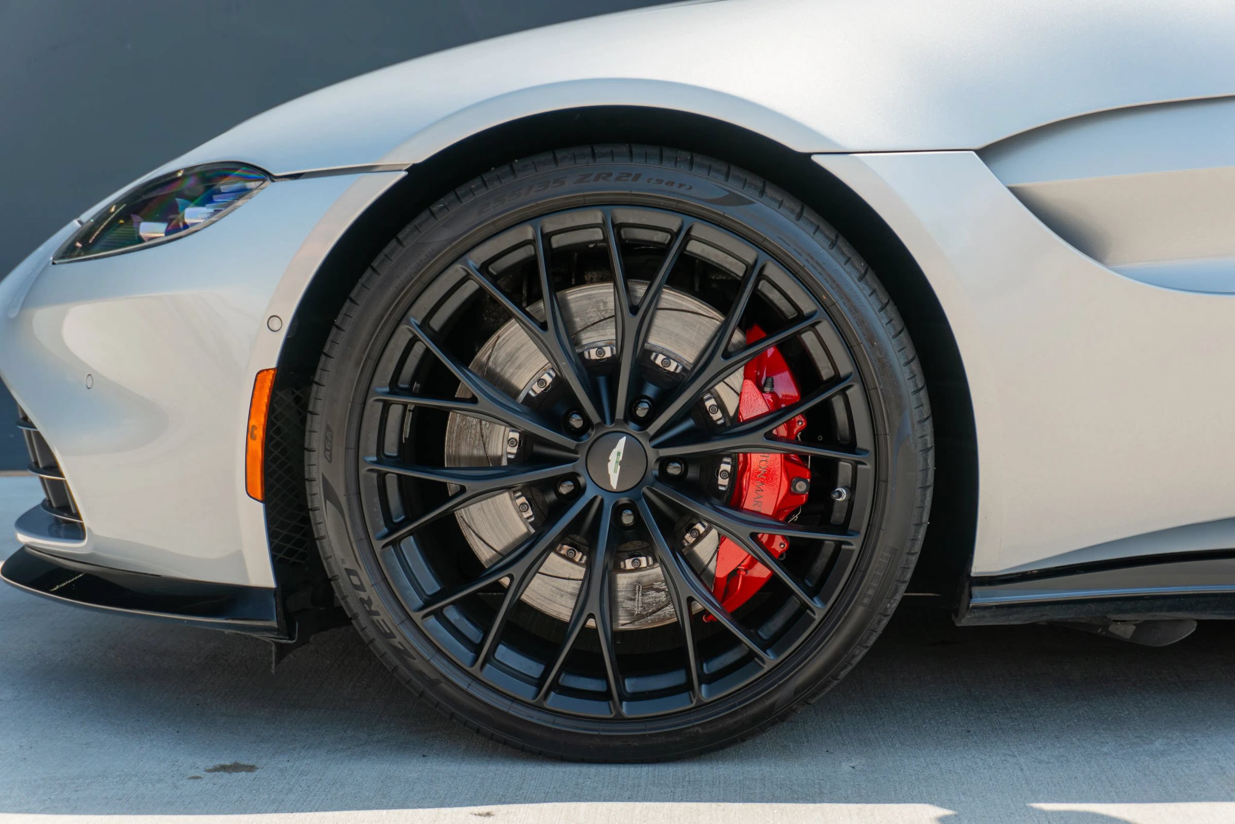 Used 2022 Aston Martin V8 Vantage Roadster RWD image 19