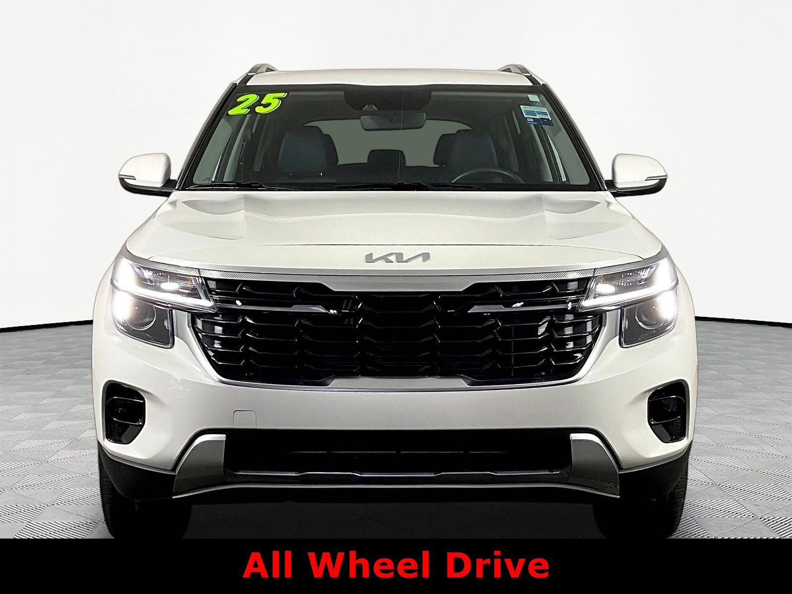 Used 2025 Kia Seltos S AWD/4WD image 2