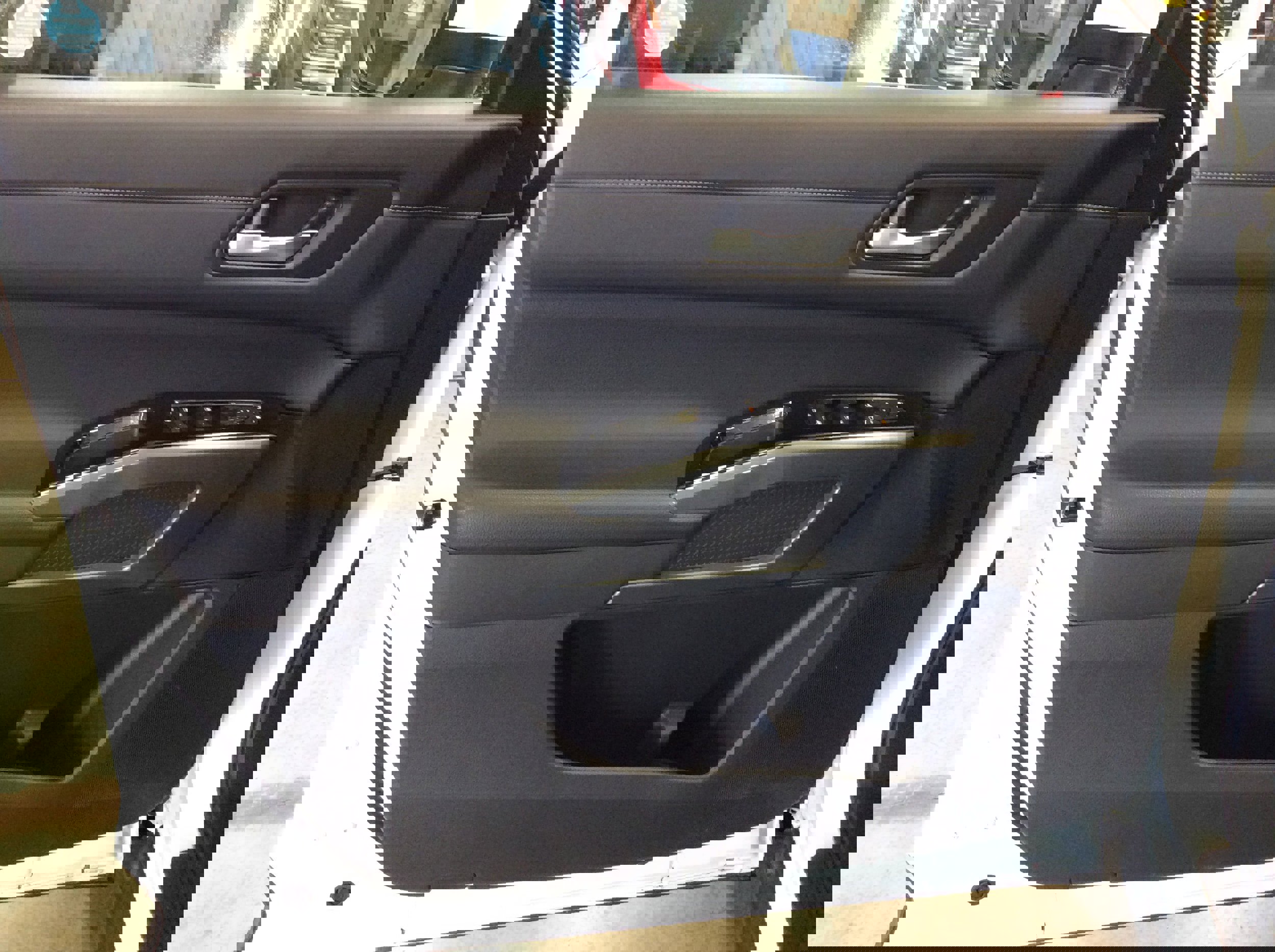 Used 2024 Nissan Pathfinder SL w/ Black Appearance Package image 13