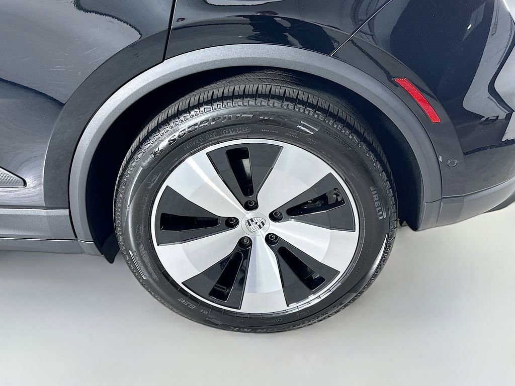 Certified 2025 Porsche Macan Electric RWD image 31