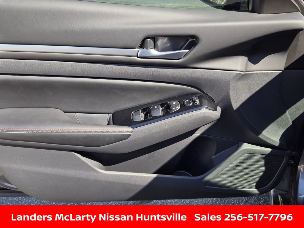 Used 2025 Nissan Altima 2.5 SR w/ SR Premium Package image 21