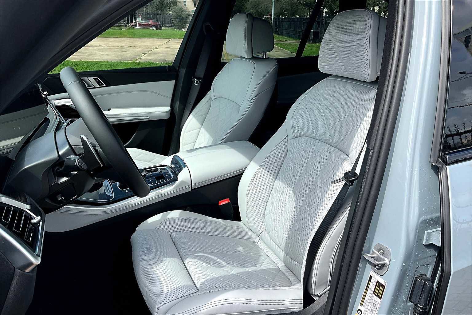 New 2025 BMW X5 xDrive50e w/ M Sport Package image 31