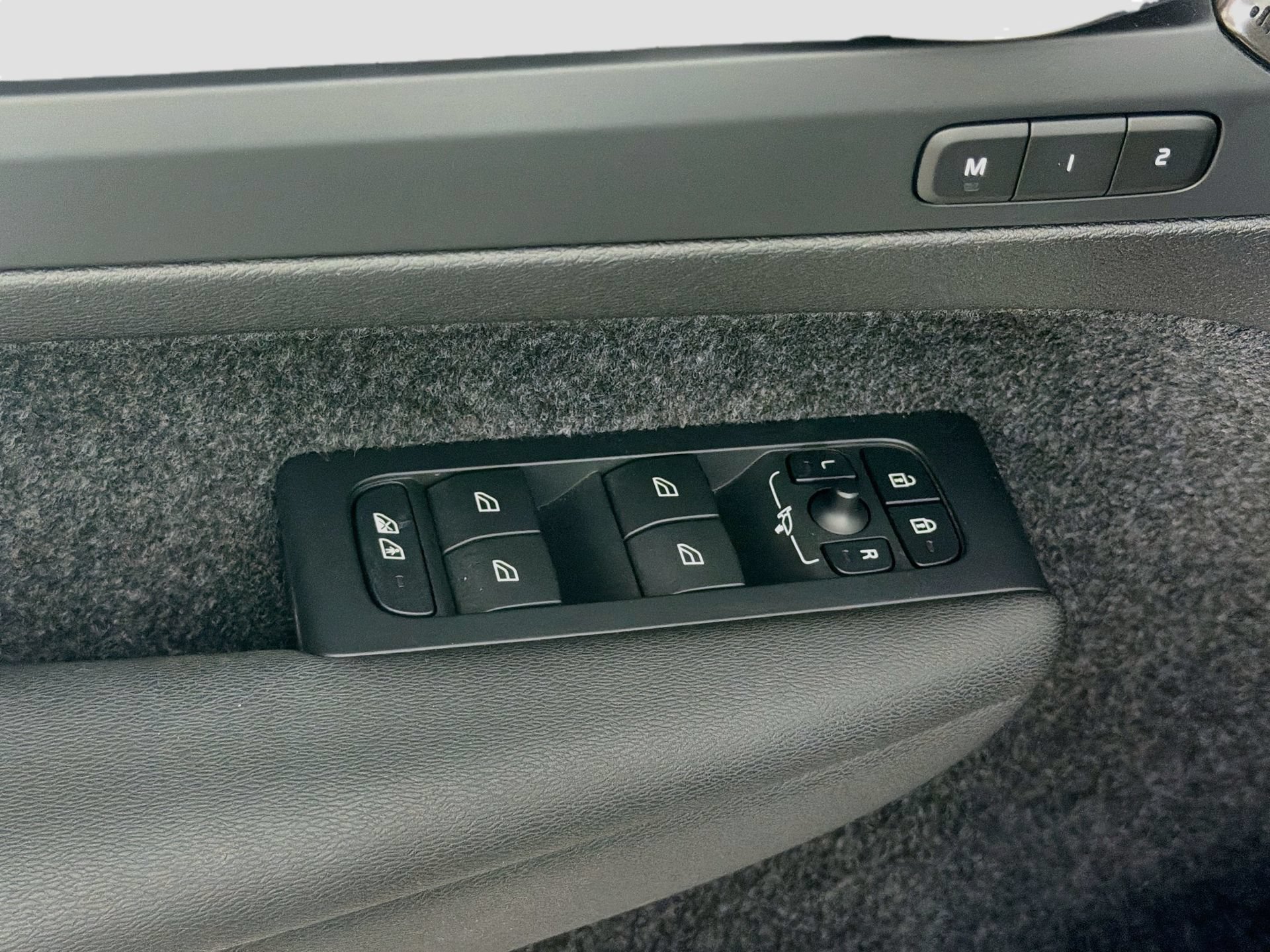 Certified 2023 Volvo C40 P8 Recharge Ultimate w/ Protection Package Premier AWD/4WD image 18