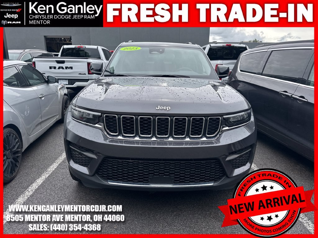 Used 2023 Jeep Grand Cherokee Laredo AWD/4WD image 3