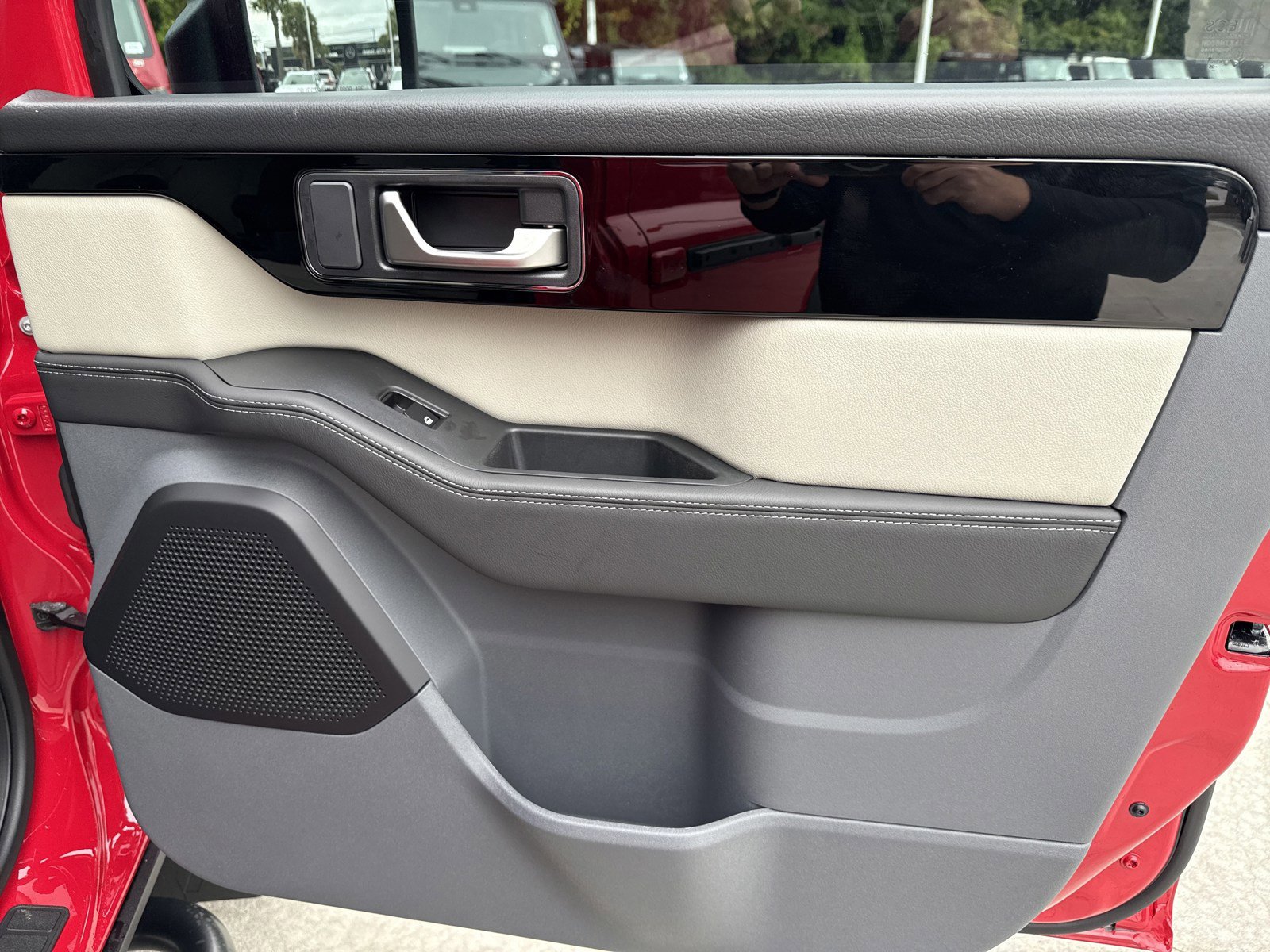 Used 2025 INEOS Grenadier Fieldmaster Edition image 33