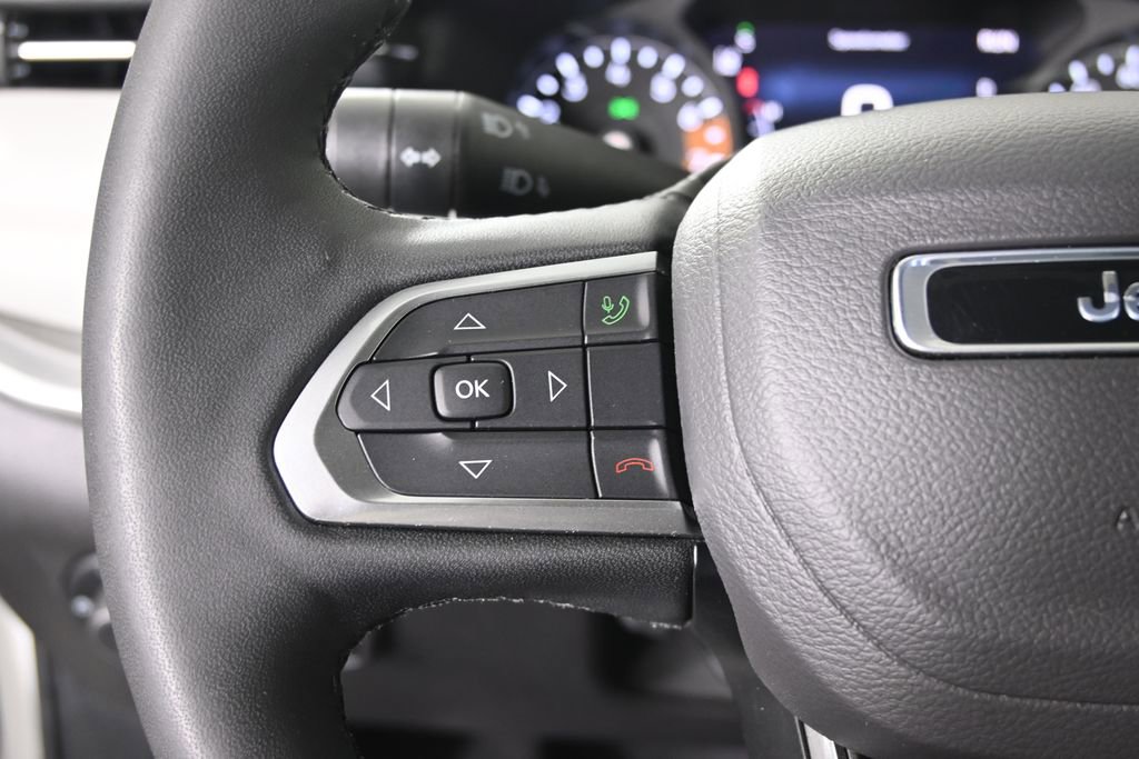 Used 2025 Jeep Compass Limited AWD/4WD image 34