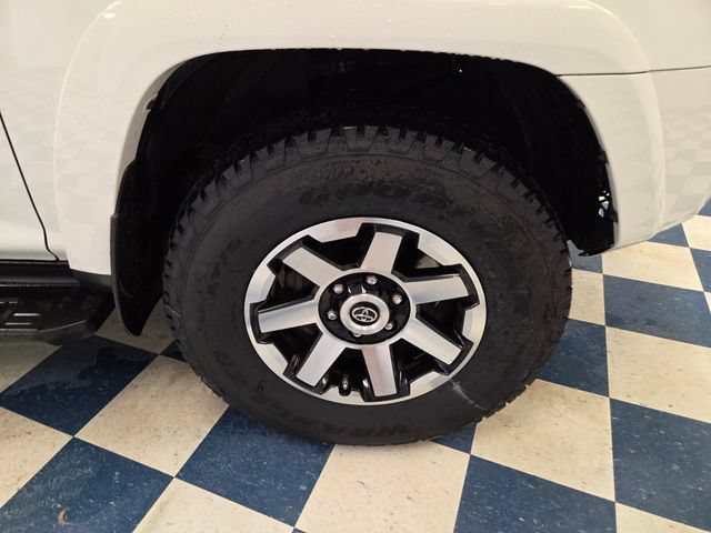 Used 2021 Toyota 4Runner TRD Off-Road AWD/4WD image 9
