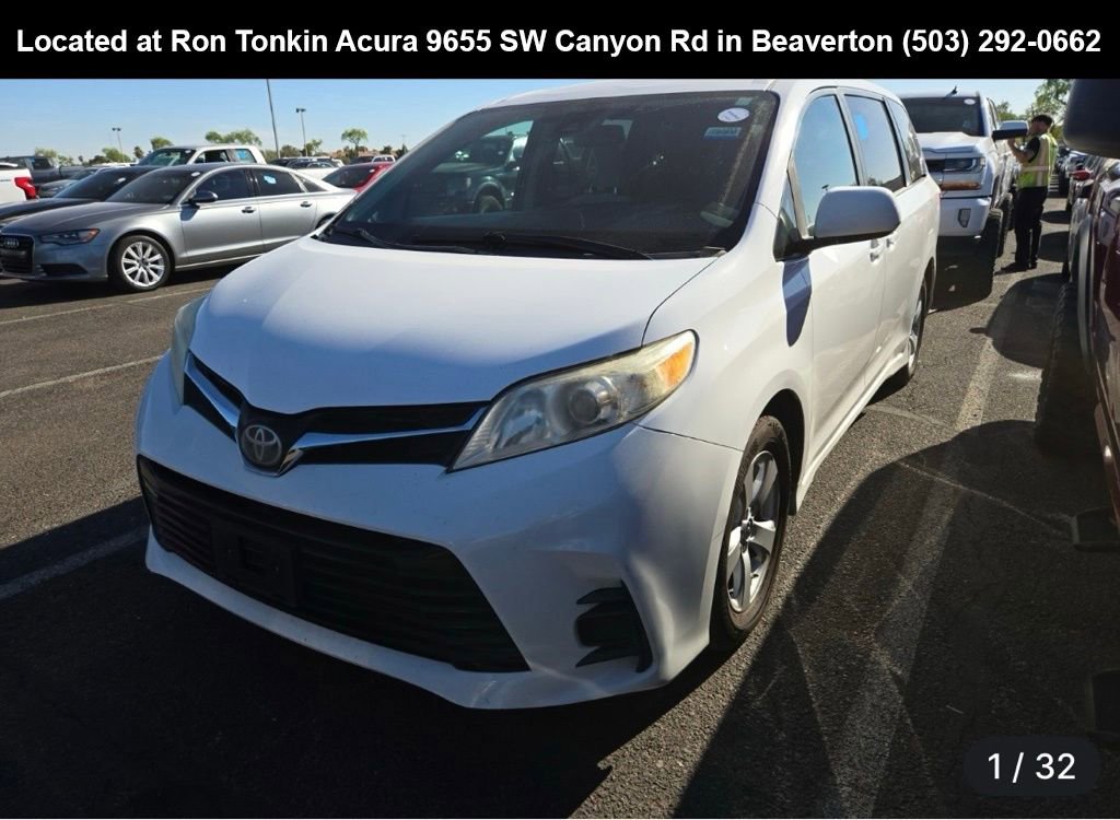 Used 2018 Toyota Sienna LE image 3