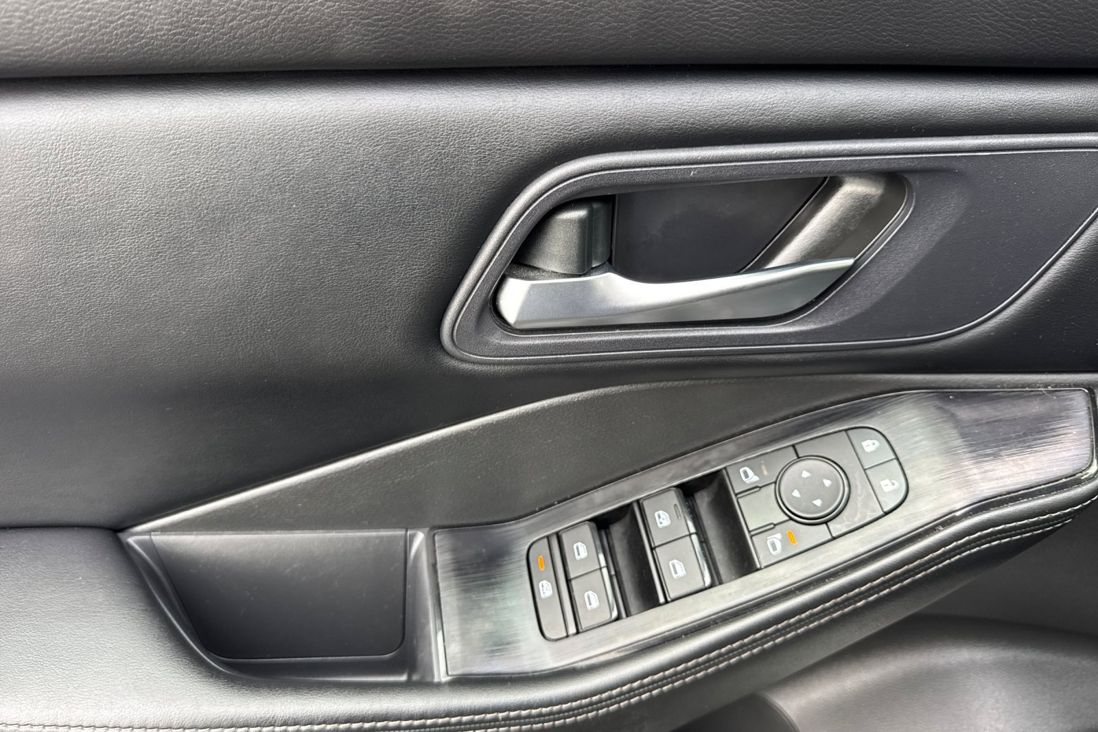 Used 2024 Nissan Rogue SV image 11