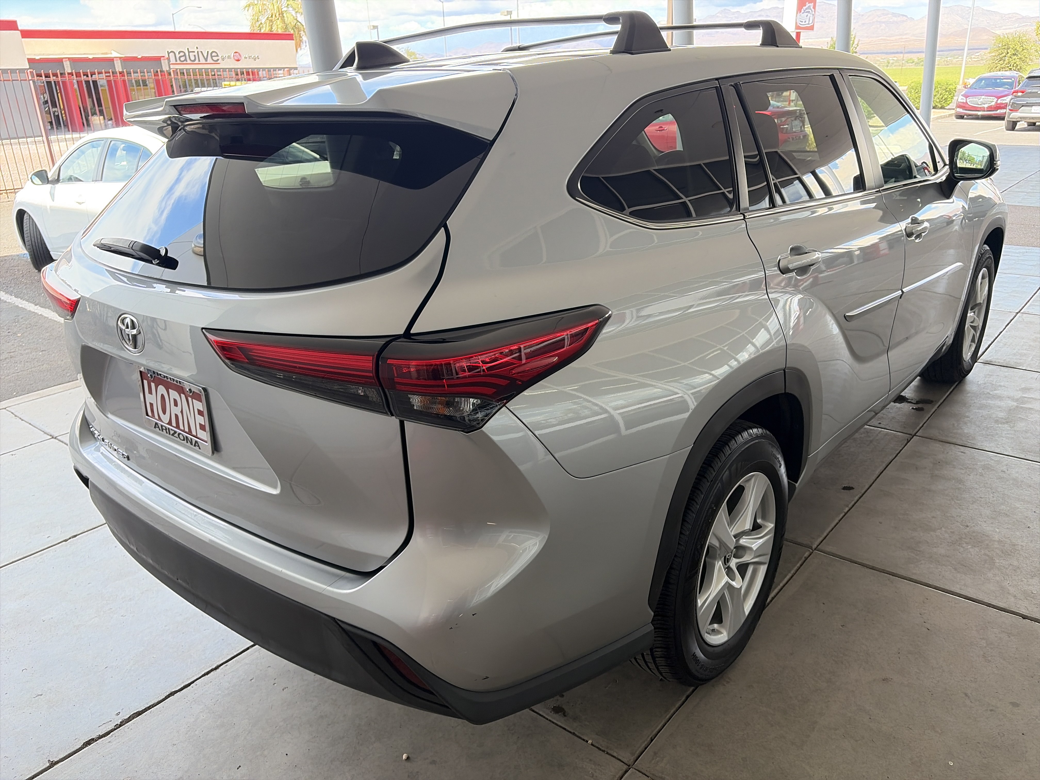 Used 2023 Toyota Highlander L FWD image 4