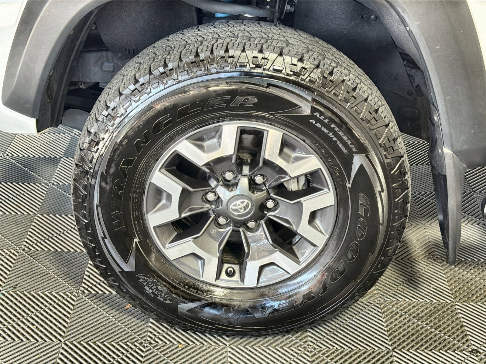 Used 2020 Toyota Tacoma TRD Off-Road image 12