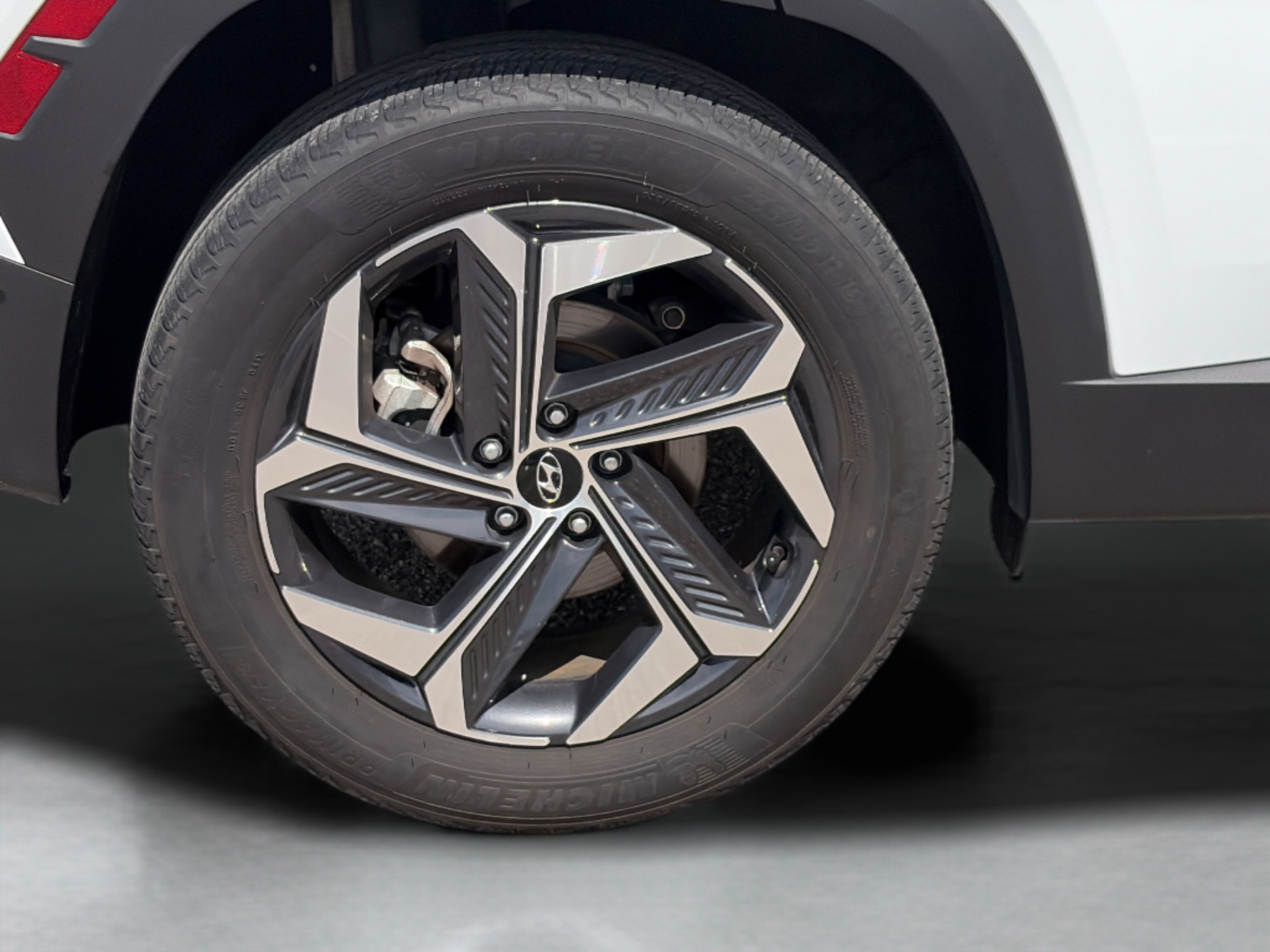 Certified 2022 Hyundai Tucson Limited AWD/4WD image 30