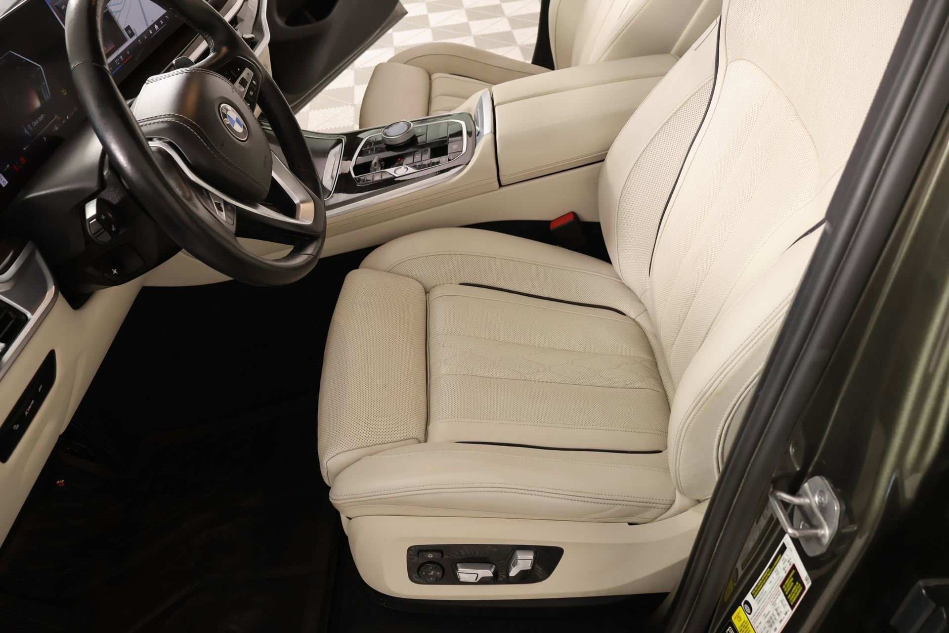 Certified 2024 BMW X5 xDrive40i w/ Executive Package AWD/4WD image 12