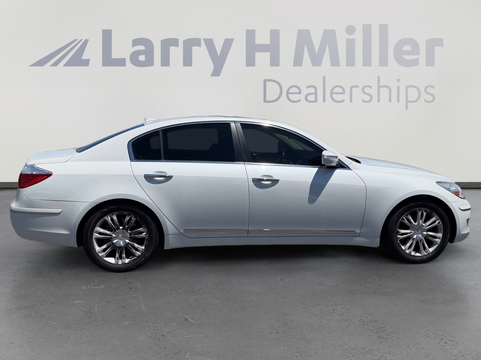 Used 2009 Hyundai Genesis 4.6 w/ Technology Pkg 5 RWD image 6