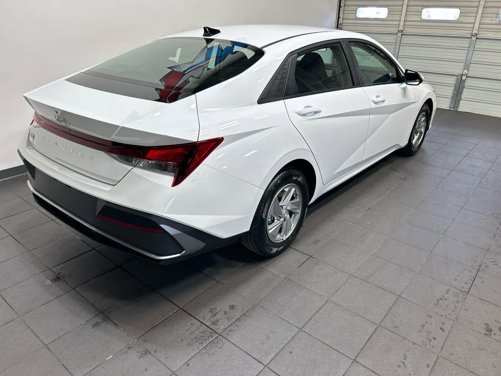 New 2026 Hyundai Elantra SE FWD image 3