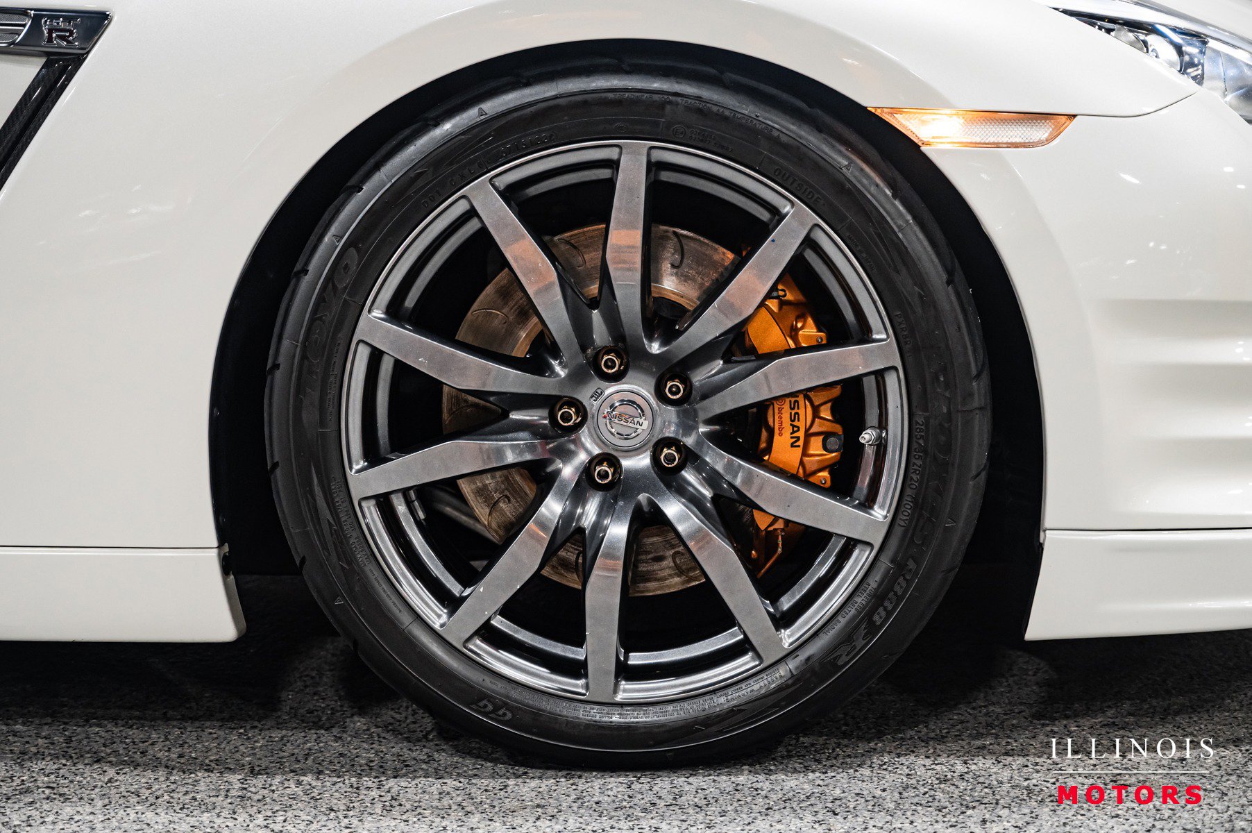 Used 2014 Nissan GT-R Premium image 16