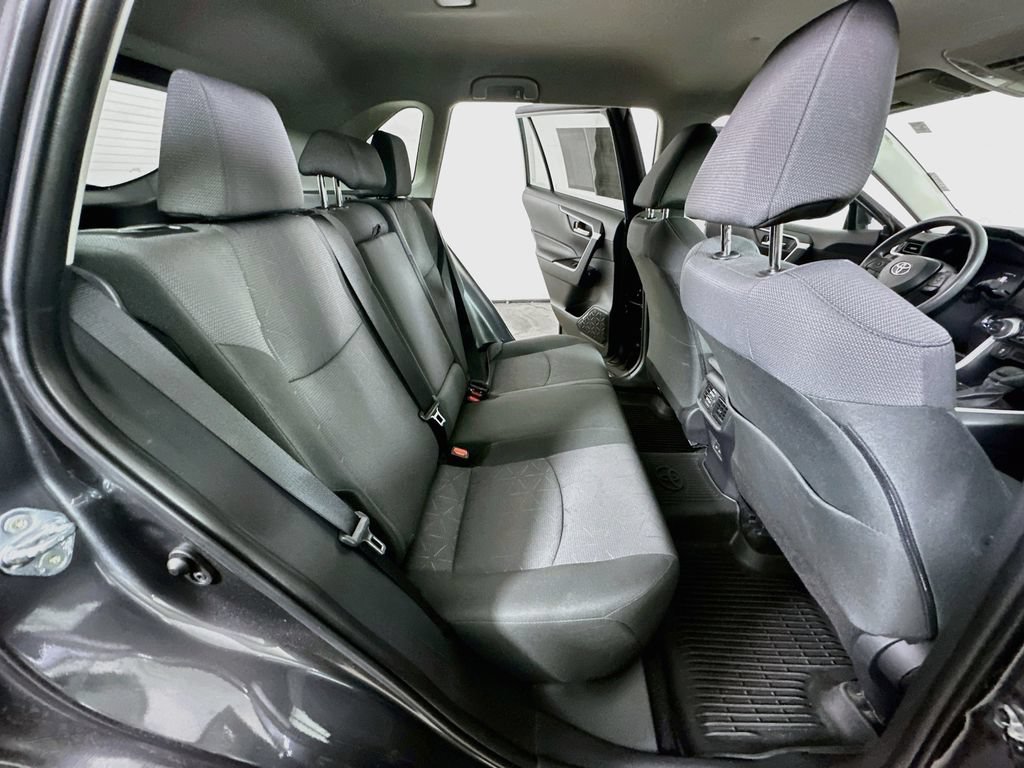 Used 2025 Toyota RAV4 XLE FWD image 11