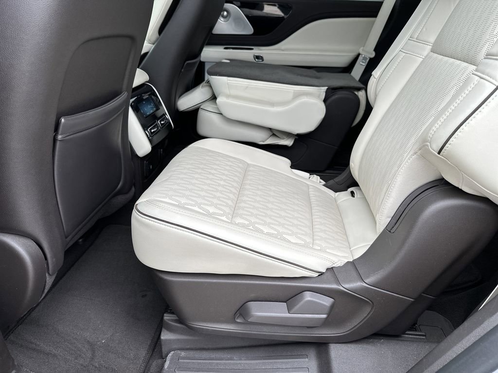 Used 2020 Lincoln Aviator Black Label Grand Touring w/ Class IV Trailer Tow Package image 28