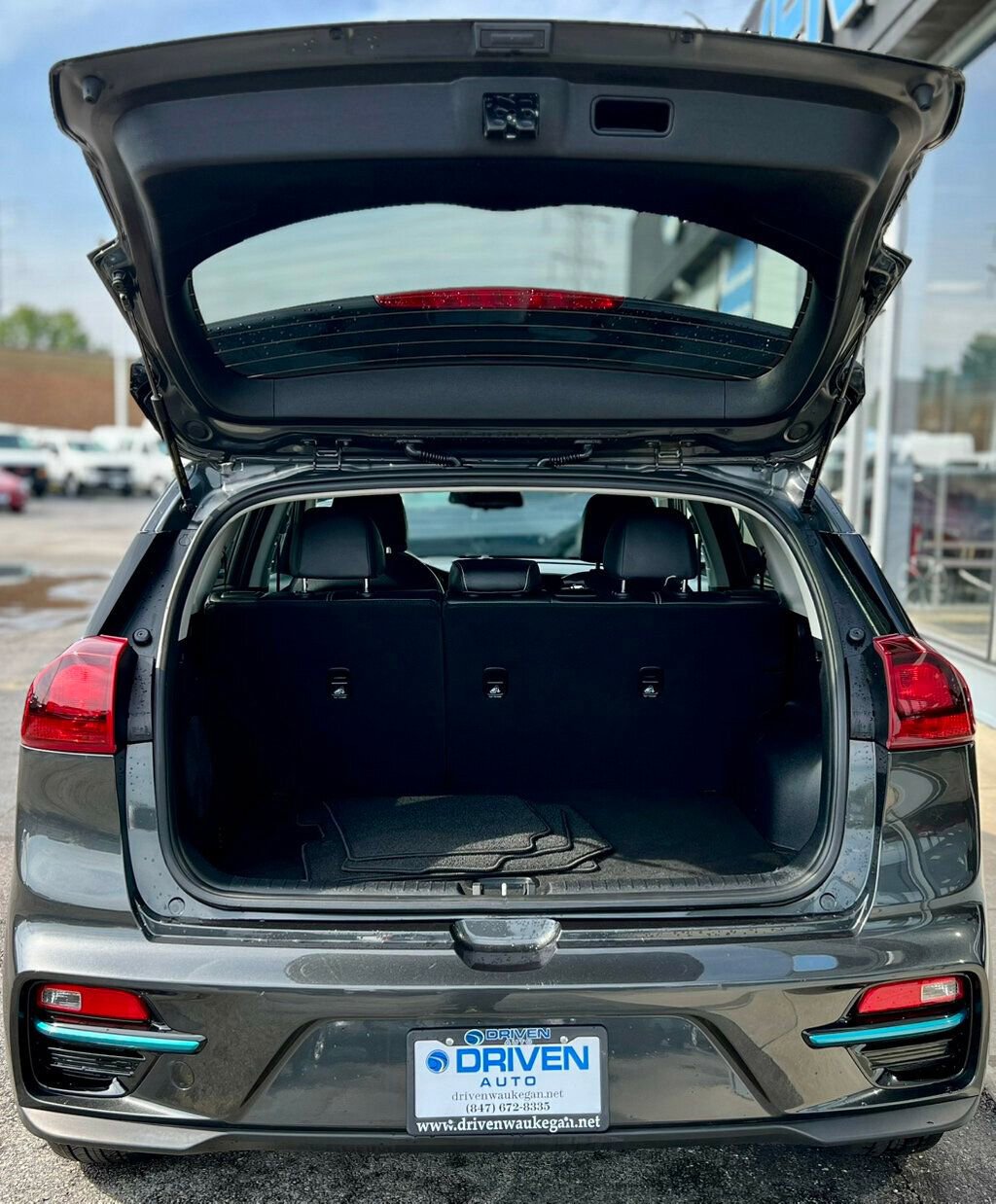 Used 2022 Kia Niro EX w/ Cold Weather Package FWD image 8