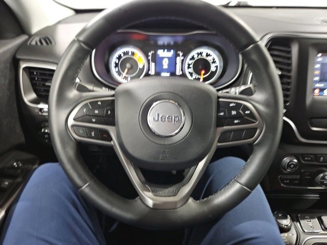 Used 2019 Jeep Cherokee Latitude Plus w/ Comfort/Convenience Group image 19