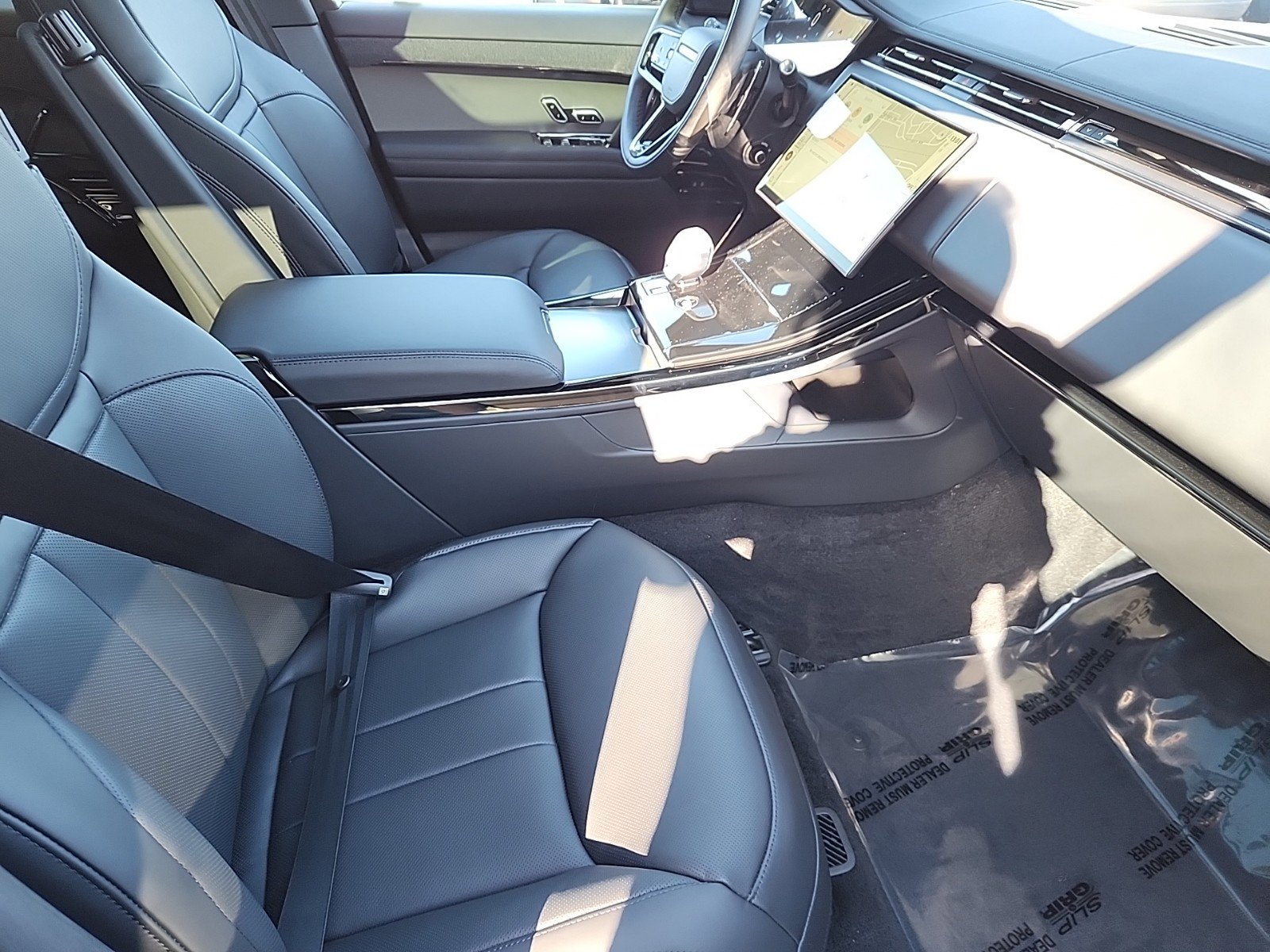 New 2025 Land Rover Range Rover Sport Dynamic SE image 3