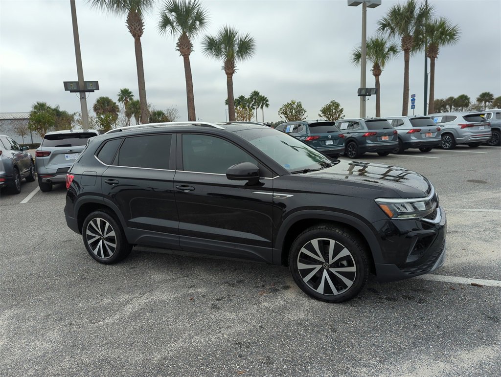 Used 2022 Volkswagen Taos SE w/ Panoramic Sunroof Package video 2