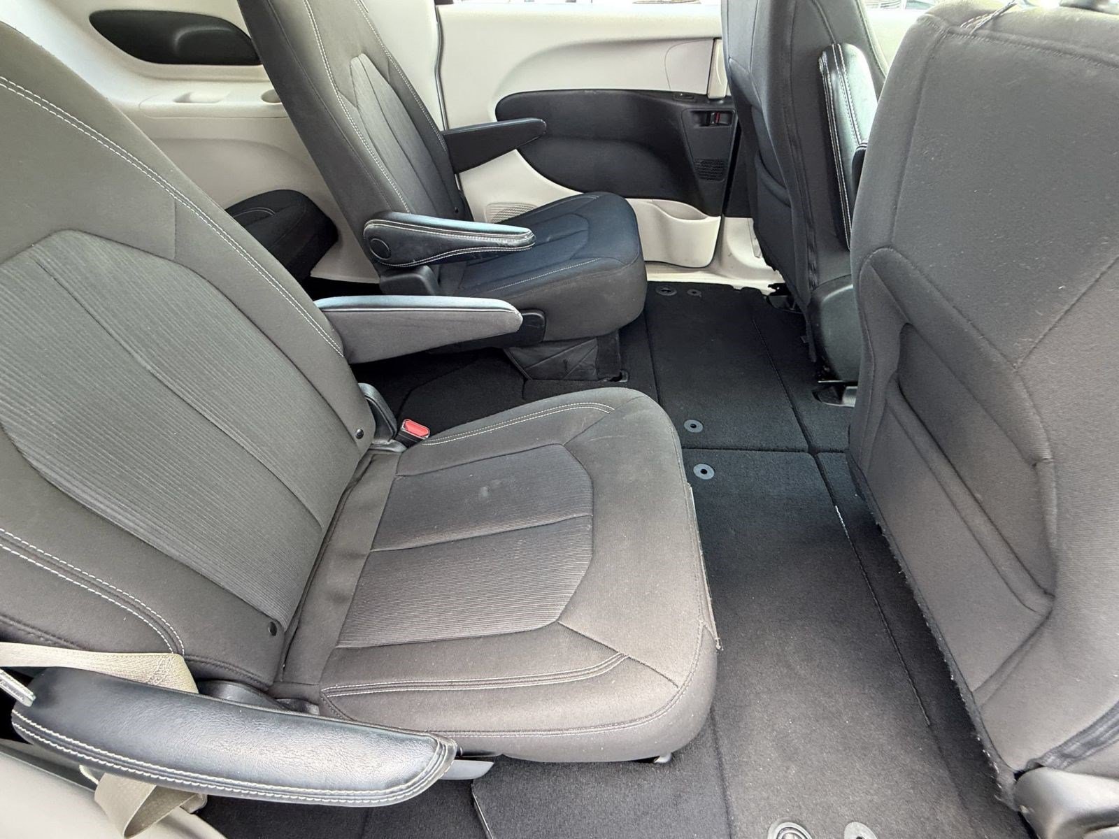 Used 2023 Chrysler Voyager LX FWD image 33