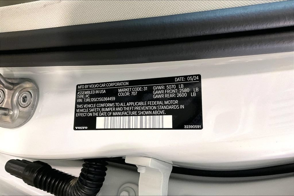 Certified 2025 Volvo S60 B5 Plus AWD/4WD image 19