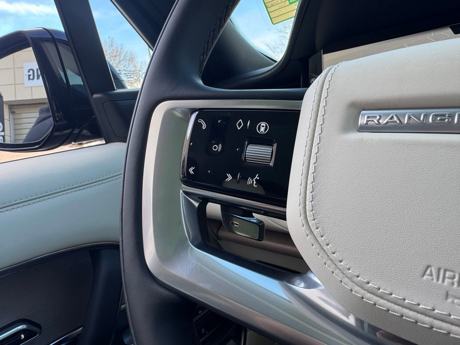 New 2026 Land Rover Range Rover SE image 12