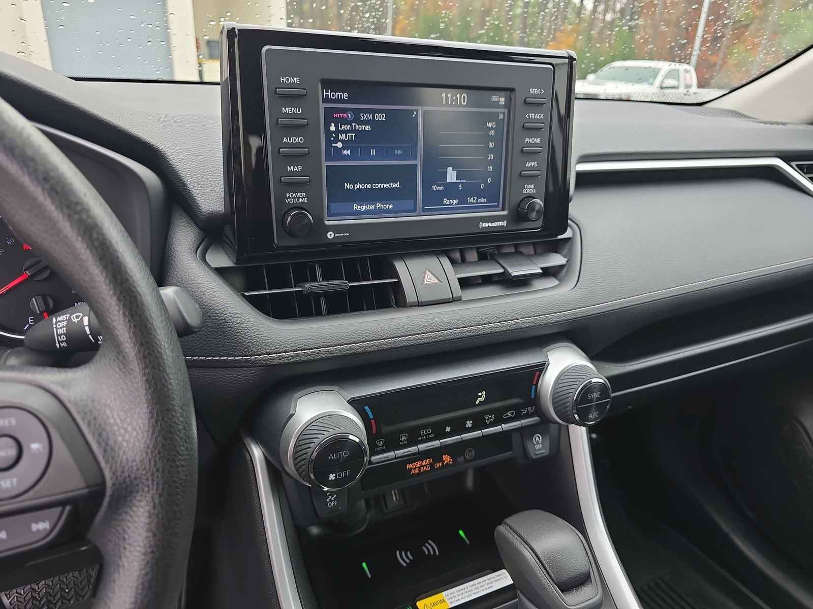 Used 2022 Toyota RAV4 XLE image 23