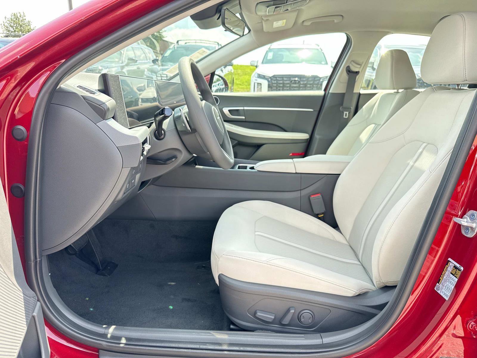 New 2025 Hyundai Sonata SEL image 9