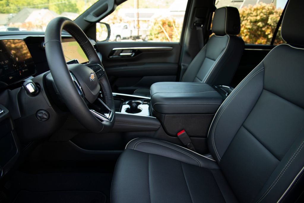 New 2025 Chevrolet Suburban Premier AWD/4WD image 11