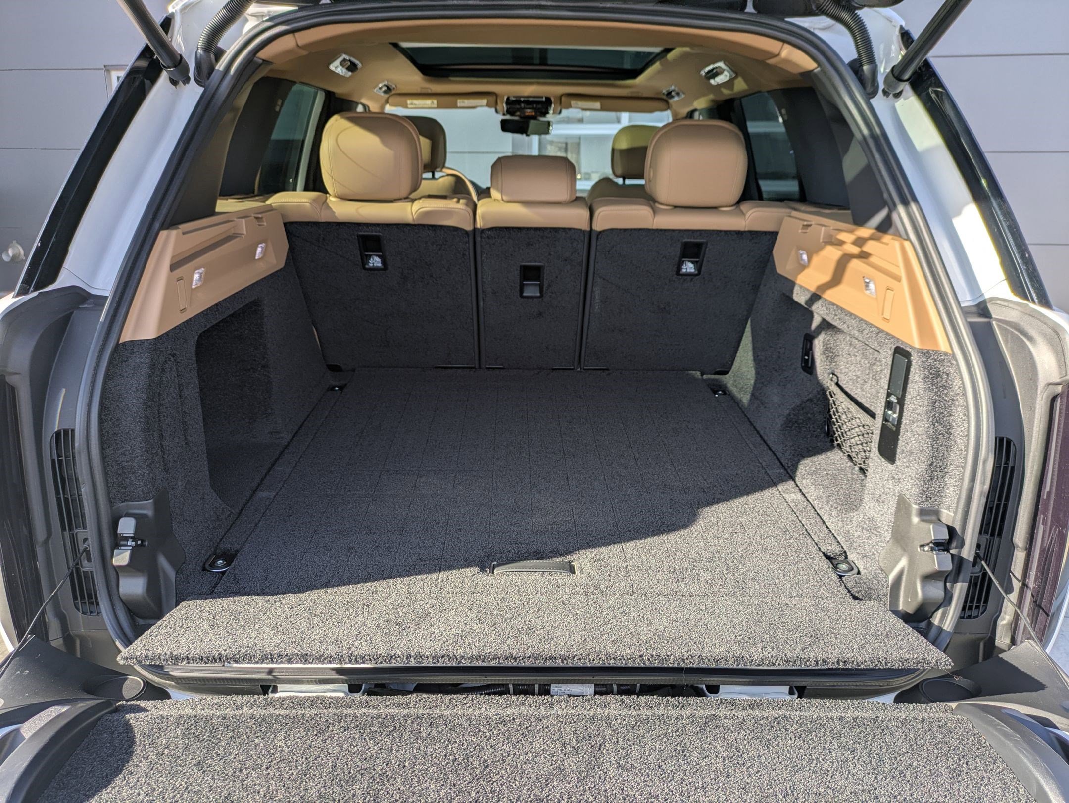 Certified 2024 Land Rover Range Rover SE image 28