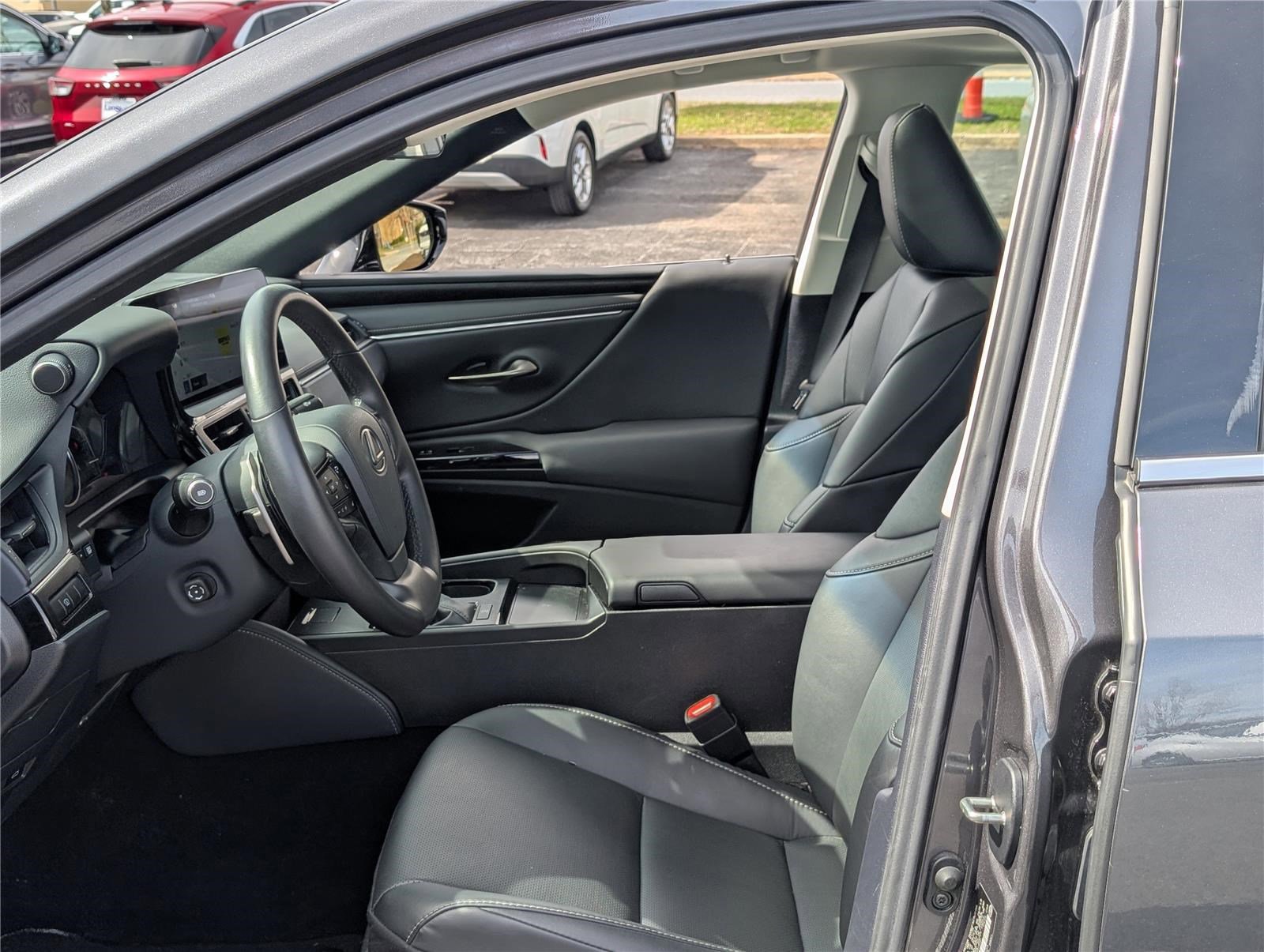 Used 2025 Lexus ES 350 w/ Premium Package image 16