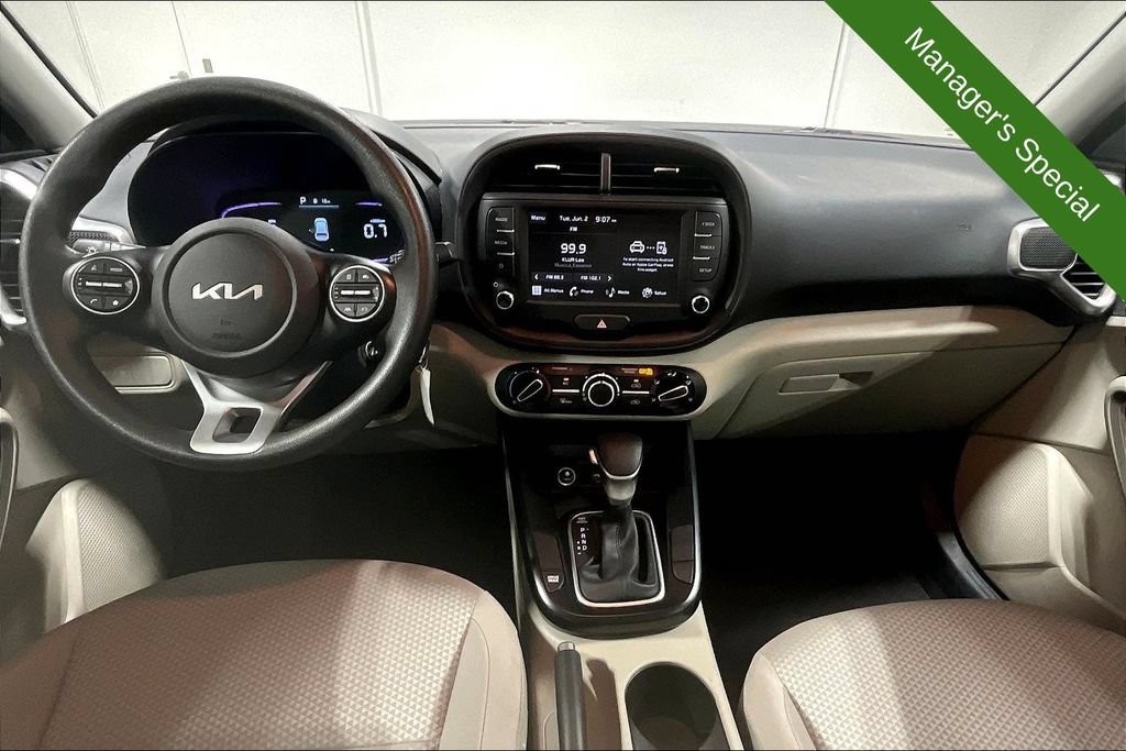 Used 2025 Kia Soul LX w/ LX Technology Package FWD image 18