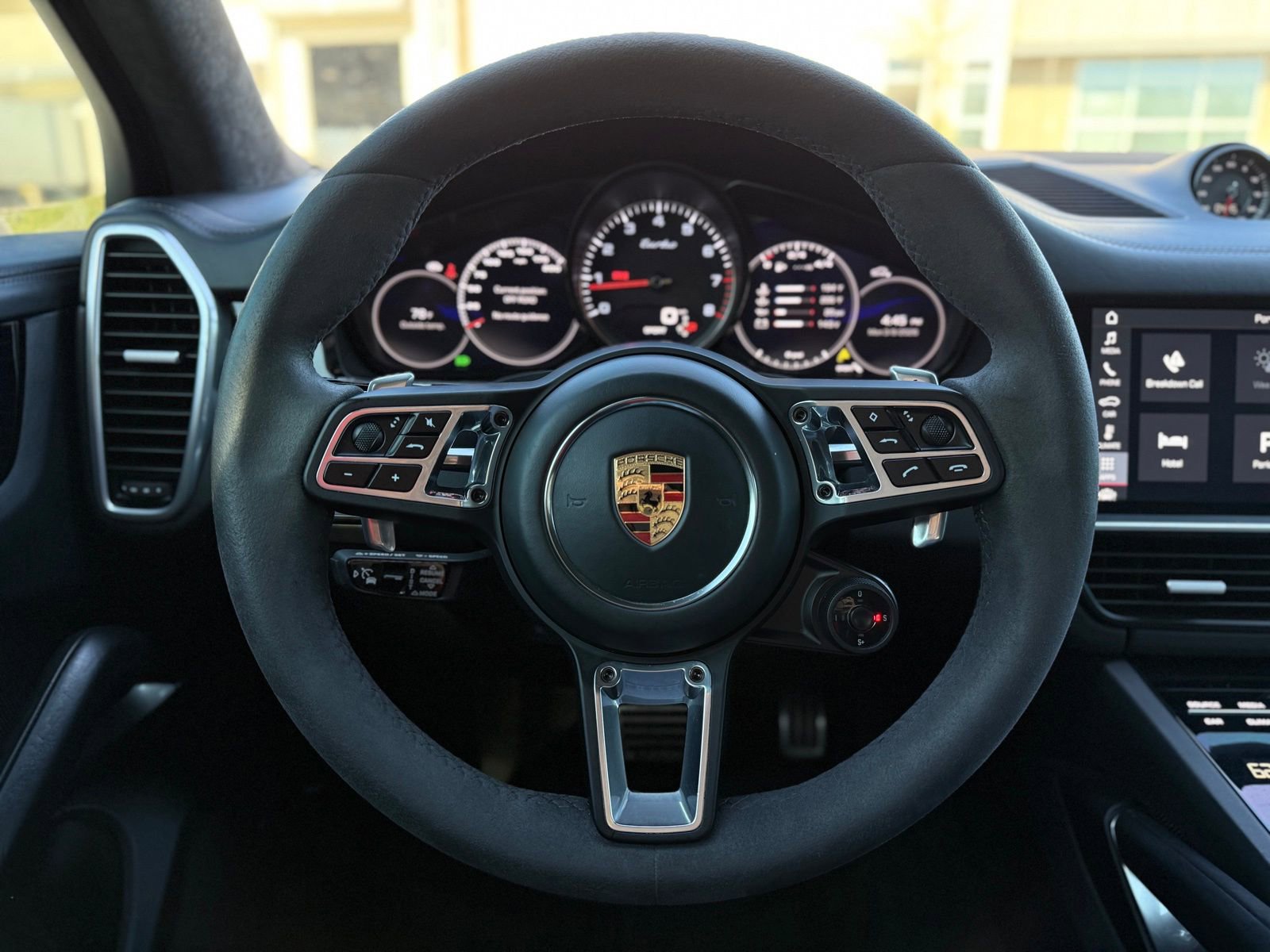 Used 2019 Porsche Cayenne Turbo image 24